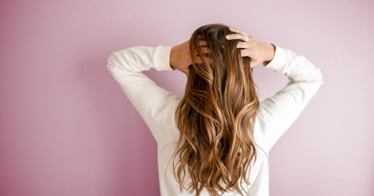 Hair Extension Suppliers — Wholesale Sourcing Guide for Clip-In, Tape-In & Sew-In